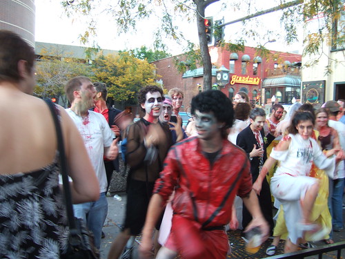 Impromptu "Thriller" dance